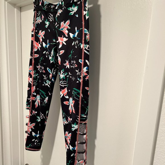 IDEOLOGY BLACK FLORAL GIRL LEGGINGS BEST OFFER EXCEPTED - Picture 1 of 6